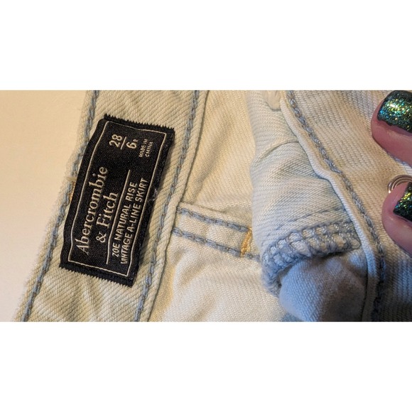 Abercrombie & Fitch Denim‎ Skirt Size 6 Floral Embroidered Distressed Frayed Hem - Picture 5 of 6